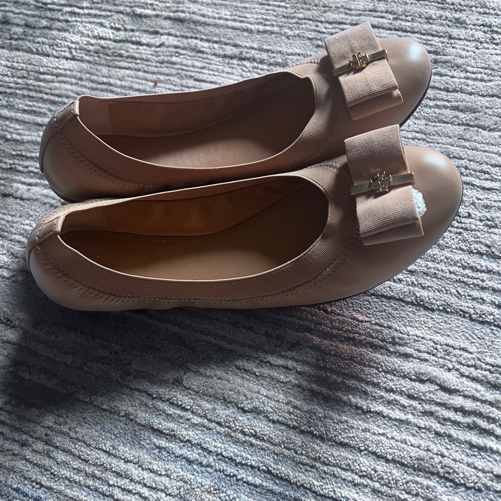 Tory Burch ballet flats with bow accent